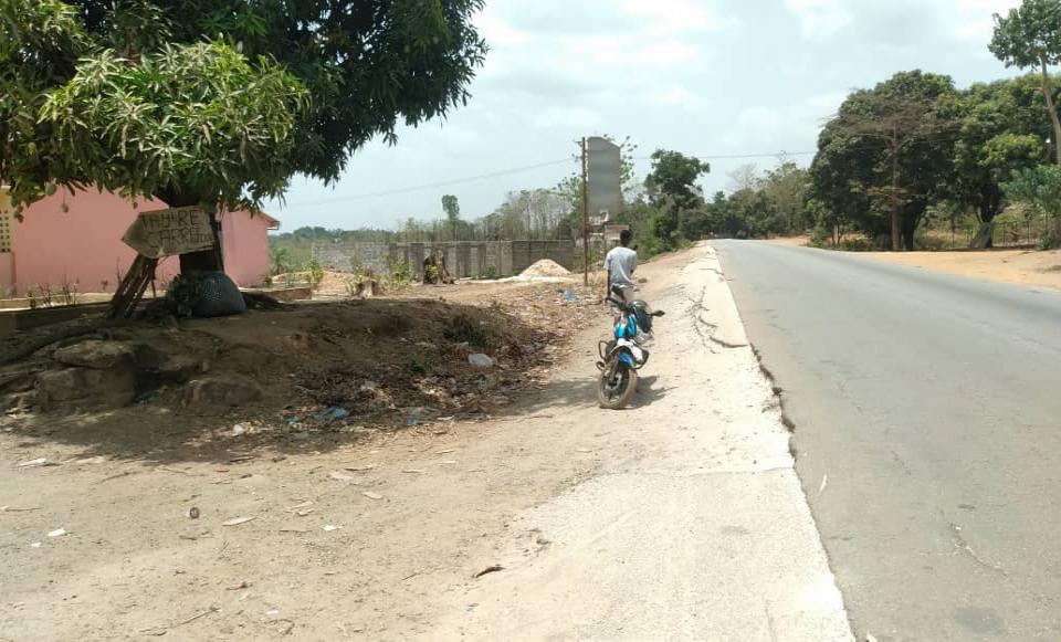 VENTE DE HUIT PARCELLES.